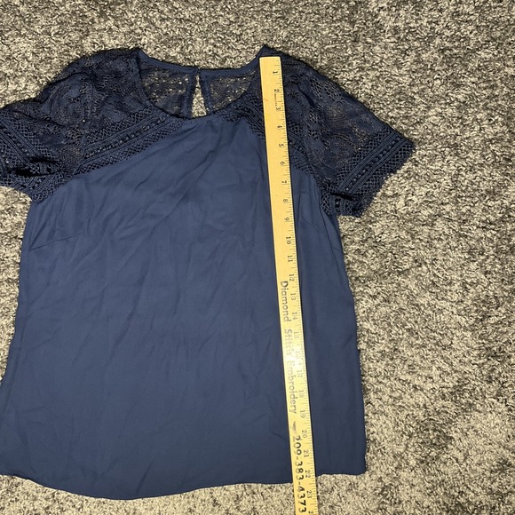 Lulu's Navy blue Lace Top Blouse XS Keyhole Back - Picture 5 of 6